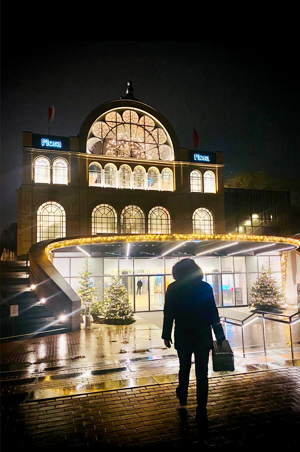 und kurz vor Heilig Abend noch auf ein gewohnt lang anmoderiertes Liedelein in die Flora! Es würde mir schon sehr fehlen